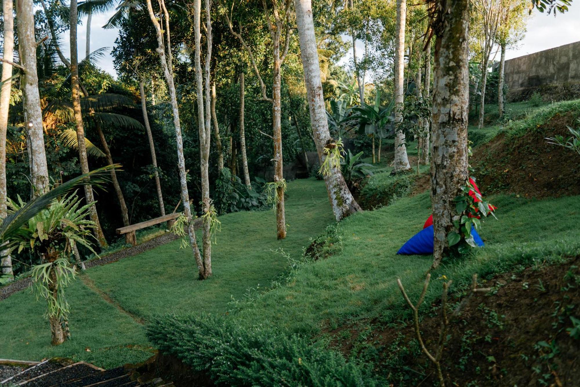 Bali Made Escape Hotel Gianyar  Exterior photo